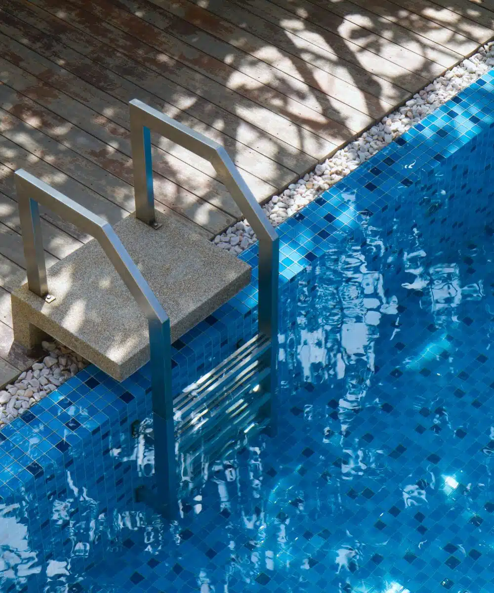 Rénover une piscine carrelée ou en mosaïque (2) Remplacement de revêtement | Cherrier Cédric